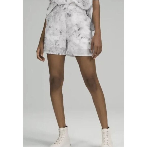 Lululemon Flat-Front Relaxed Short 4.5" Aquila Rhino Grey Multi Sz 10 NWT - Picture 4 of 6